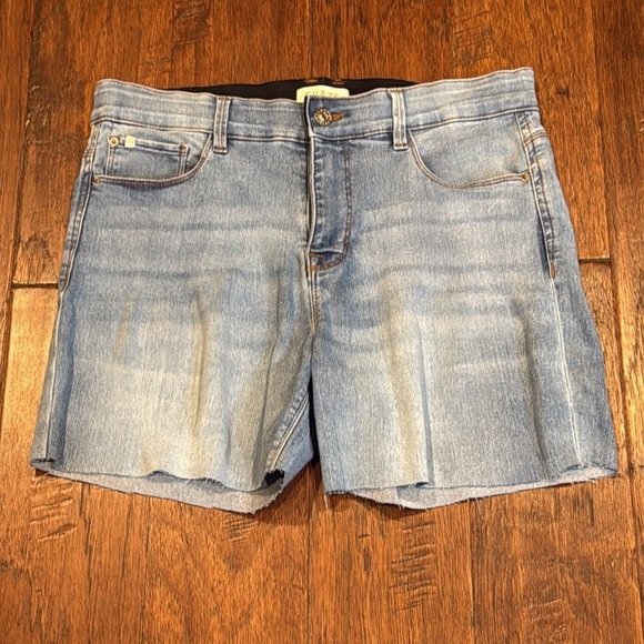 Size 10/30 Blue Denim Women's Shorts - Picture 1 of 9